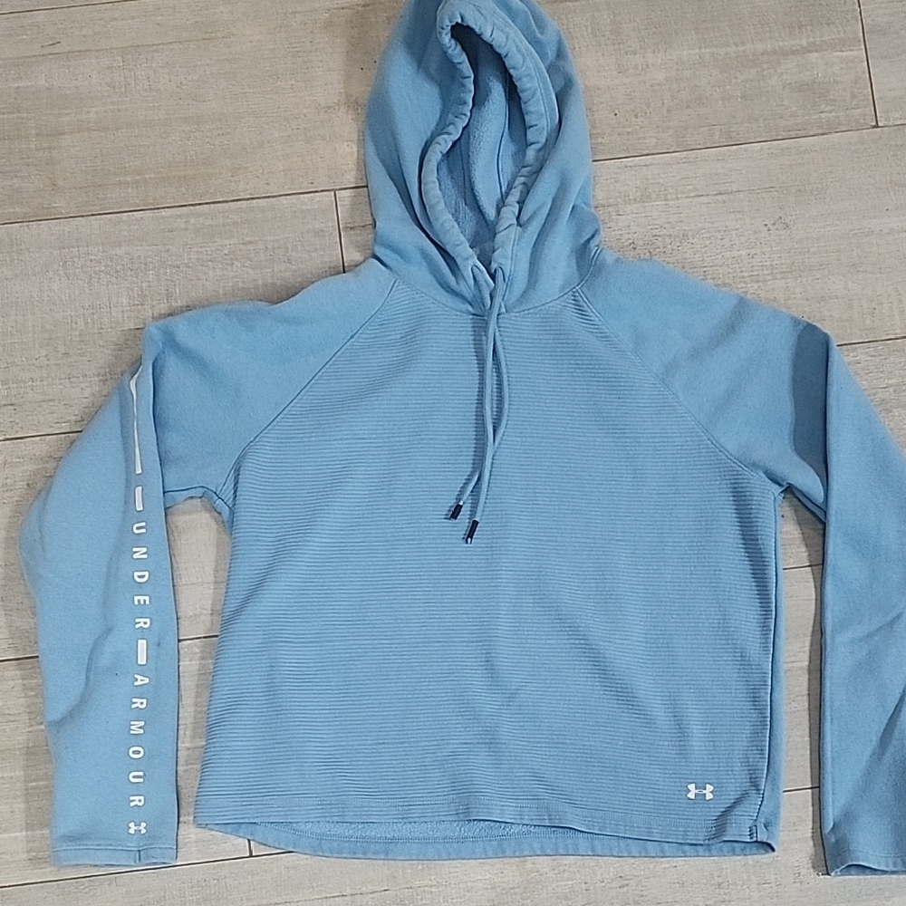 Under Armour Women's Sky Blue Hoodie. Cropped. Ribbed Front.